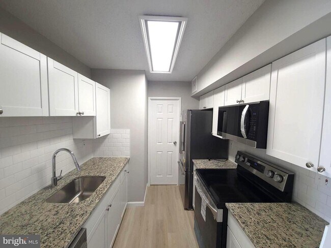 Building Photo - 666 W Germantown Pike