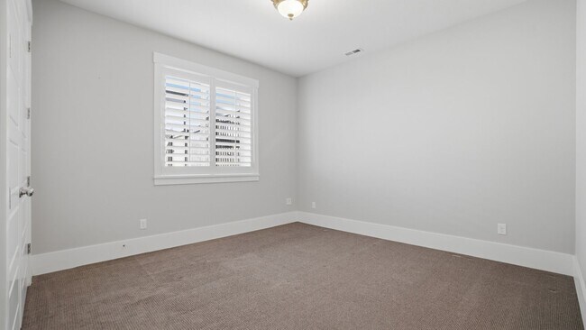 Building Photo - Luxurious Herriman 6 Bed with Indoor Court, Theater & Stunning Views!!!