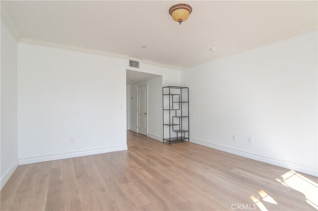 Building Photo - 11911 Mayfield Ave