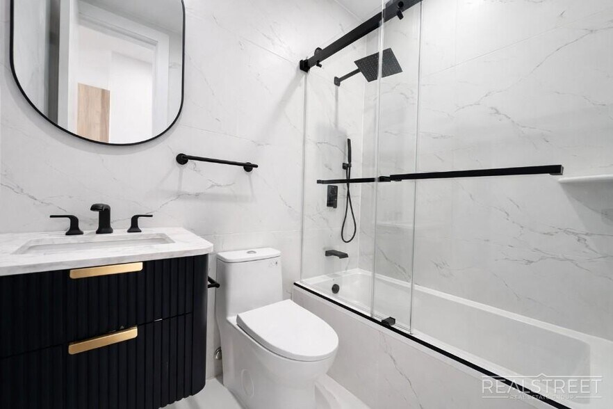 Building Photo - 3BR / 2BA with In-Unit Washer & Dryer