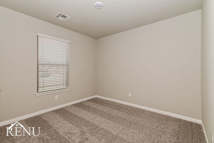 Building Photo - 1705 Burgundy Dr