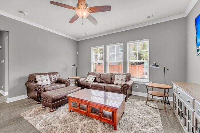 Building Photo - Charming Partially Furnished 3BR/2.5BA Home in the Heart of Park Circle — Available for Quick Mov...