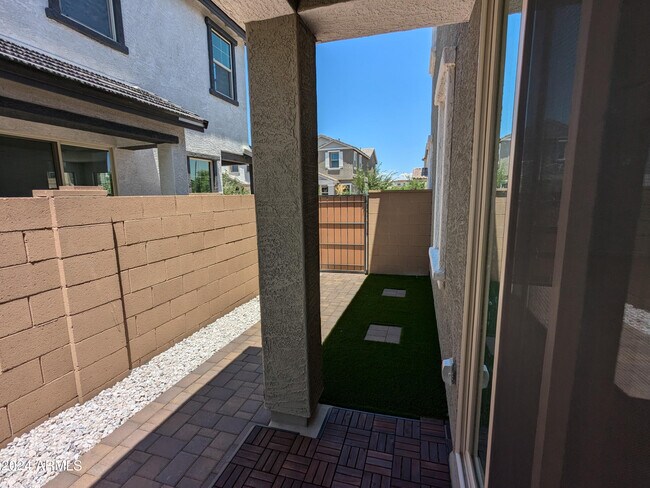 Building Photo - 2207 W Paso Trl