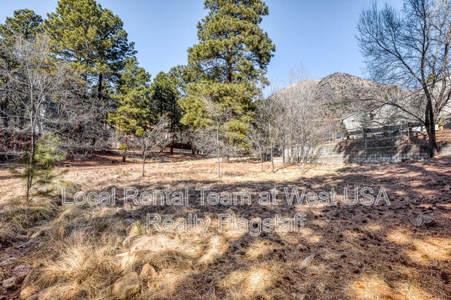 Building Photo - 3716 E Jacamar Dr
