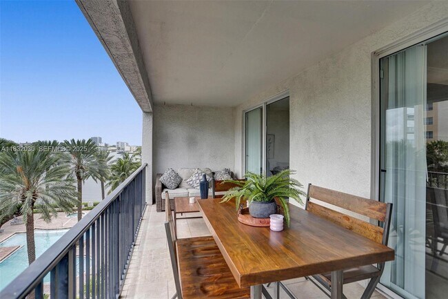 Building Photo - 17100 N Bay Rd