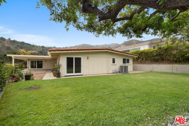 Building Photo - 1324 El Hito Cir