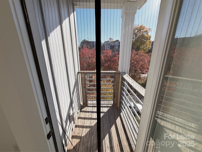 Building Photo - 2009 Hamorton Pl