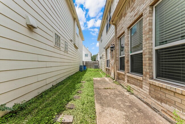 Building Photo - 7559 Autumn Sun Dr