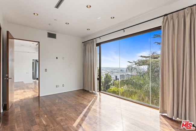 Building Photo - 8460 Harold Way