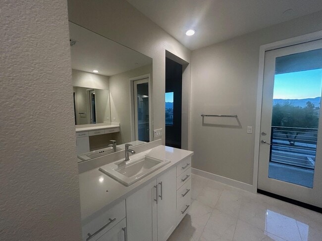 Building Photo - 43275 Passagio Lago Way