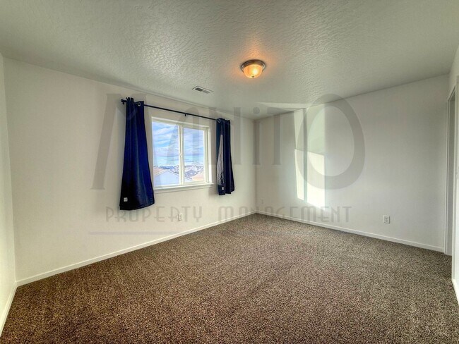 Building Photo - Spacious Airway Heights Home