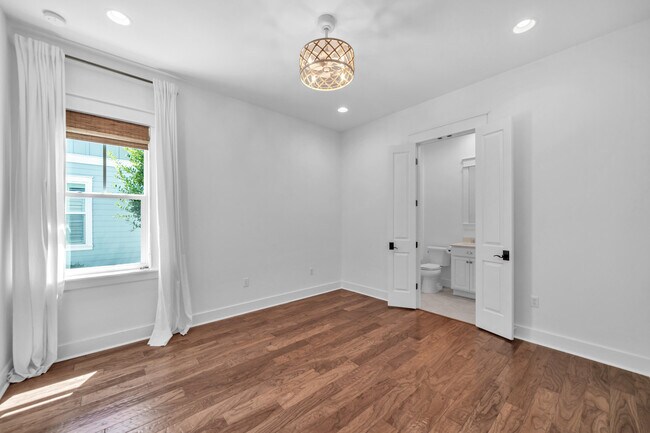 Building Photo - 654 Breakers Street