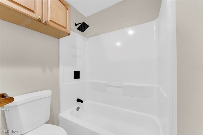 Building Photo - 401 E 257th St