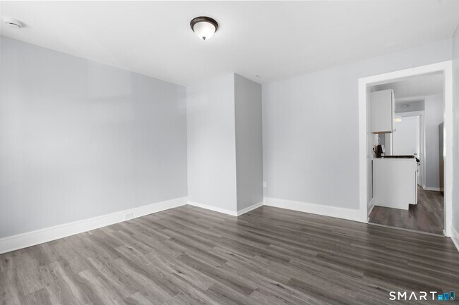 Building Photo - 165 Starr St