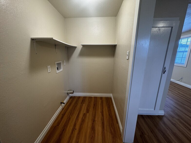 Building Photo - 1705 Quaker St