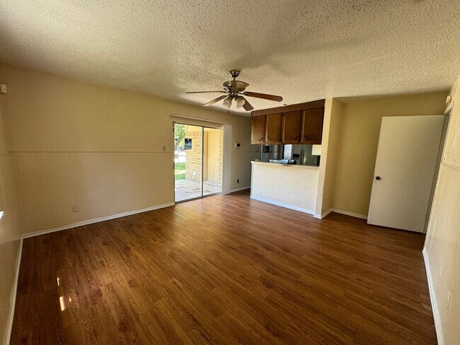 Building Photo - 1526 Leader Dr