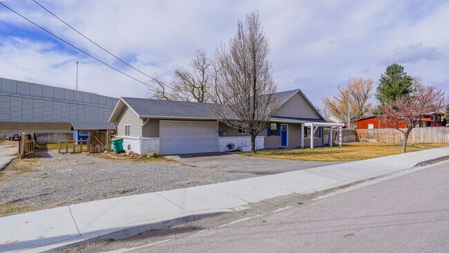 Building Photo - Fully furnished- Long and short term rental in Lehi! Boat and RV parking available.