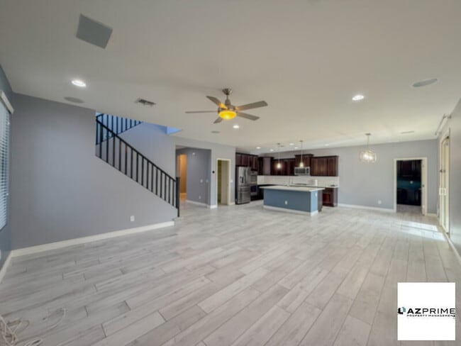 Building Photo - Beautiful 4/2.5 Goodyear House!