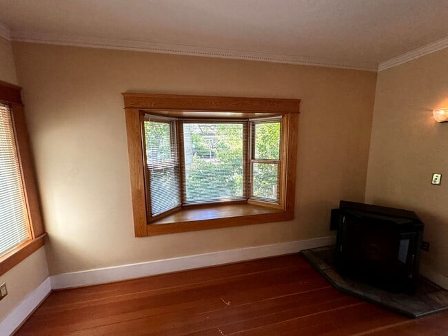 Building Photo - 4 Bedroom House Near Downtown Eugene