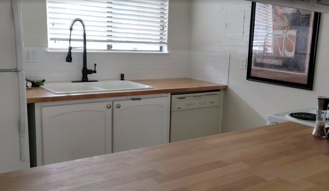 Building Photo - Town Home in South Davis!