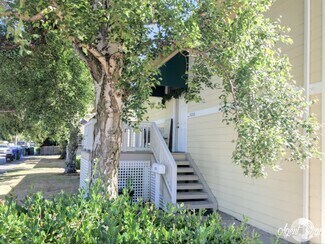 Building Photo - 3-Bedroom North Green Lake Townhouse-Style...