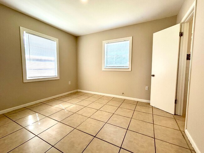 Building Photo - 3706 N Scenic Hwy