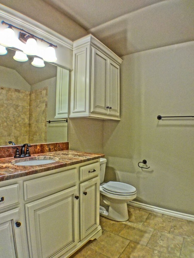 Building Photo - 724 Abilene Way