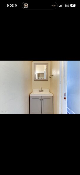 Building Photo - 452 Hudson Ave