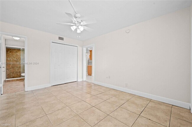 Building Photo - 3 br, 2 bath House - 2175 NE 56th St Apt 110
