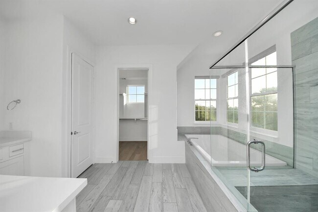 Building Photo - 4005 Woodshire Vlg Ests