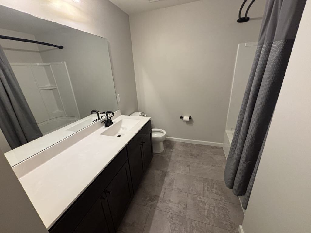 Upstairs Full Bath - 3381 Arbor Gardens Ct