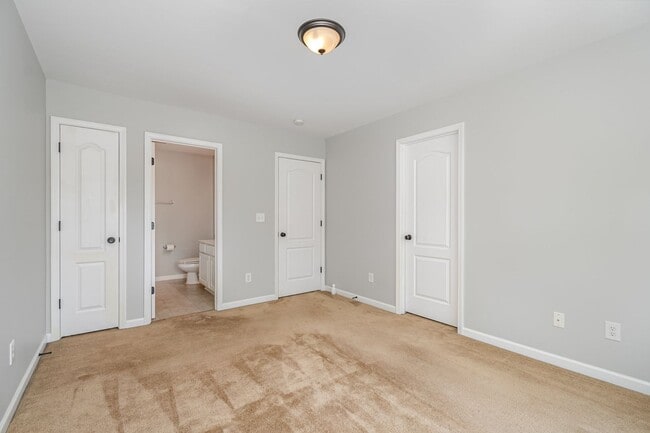 Building Photo - Spacious 2-Story Townhome with Finished Ba...
