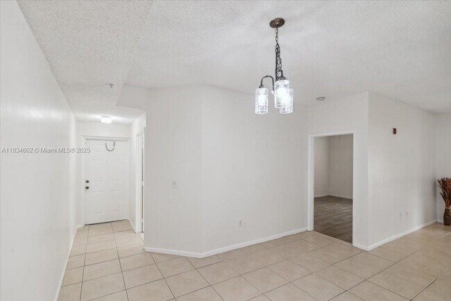 Building Photo - 6952 SW 39th St