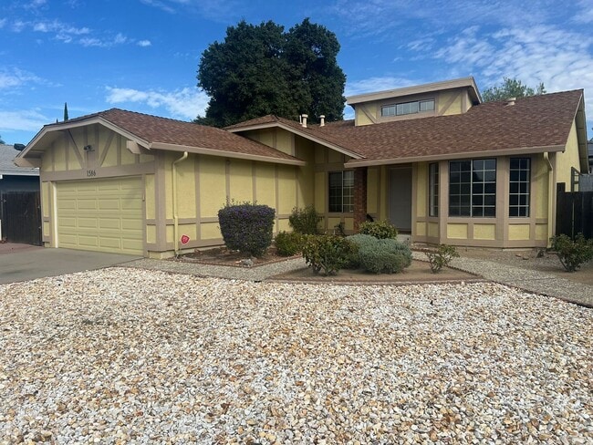 Building Photo - Three Bedroom, Two Bathroom Single Family ...