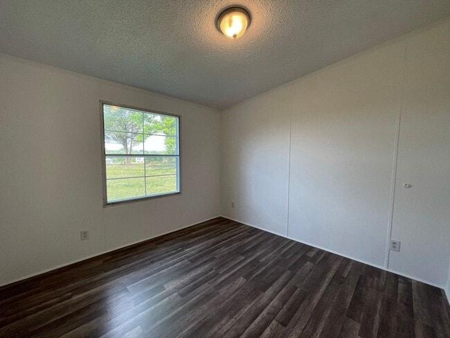 Building Photo - Recently Renovated Home