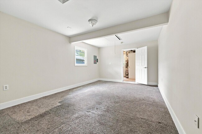 Building Photo - 27 Glover Ln