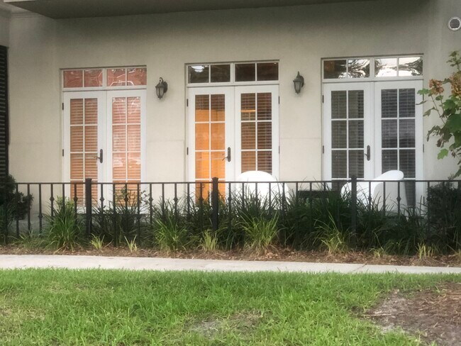Building Photo - 2064 Herschel St