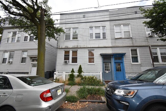 Building Photo - 589 Avenue A