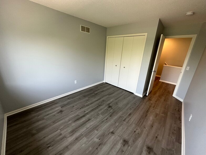 Building Photo - 10802 Lexington Dr