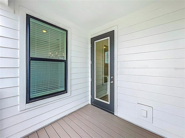 Building Photo - 15465 Hamlin Pk Dr