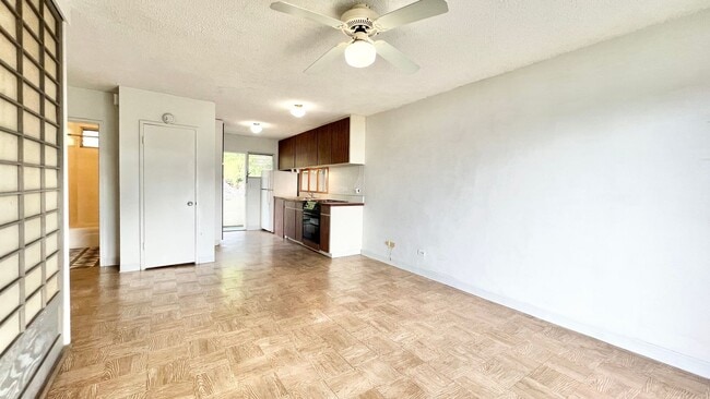 Building Photo - 2 BEDROOM UNIT WITH BALCONY AND BEAUTIFUL ...