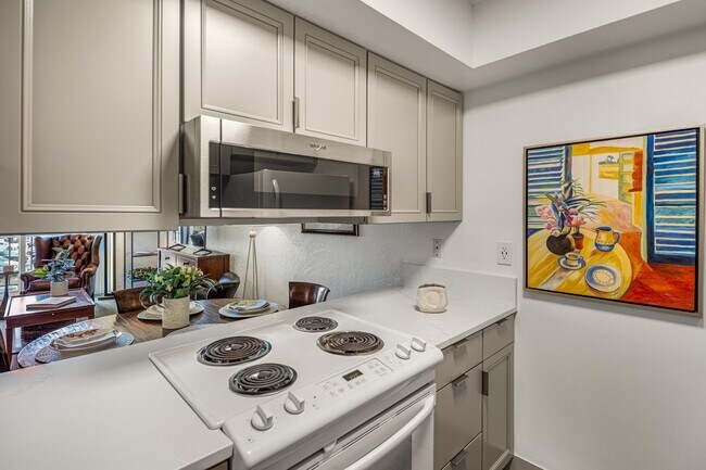 Building Photo - Downtown Furnished 1 Bed / 1 Bath Apartmen...