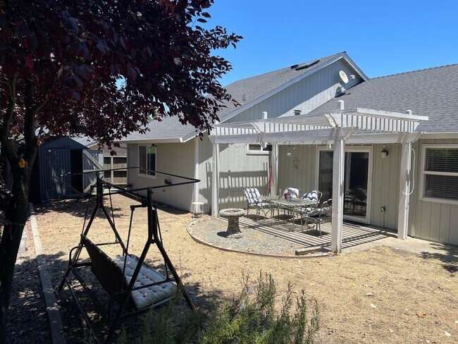 Building Photo - 143 Goldenwest Ct