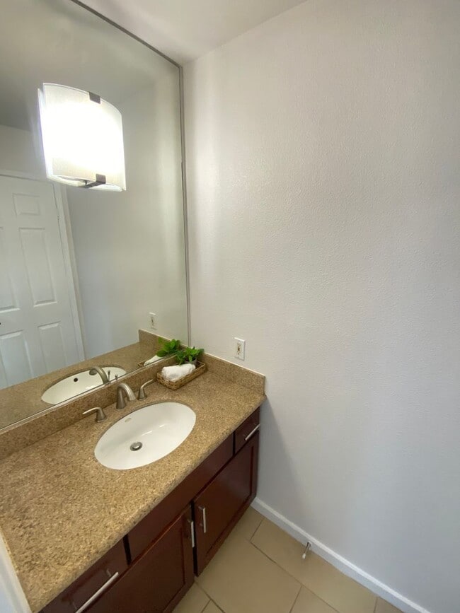 Building Photo - Beautiful Two Bedroom Two Bathroom Condo W/ Balcony & In Unit Laundry!