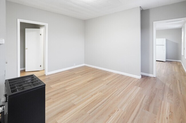 Building Photo - 168 Lunenburg St