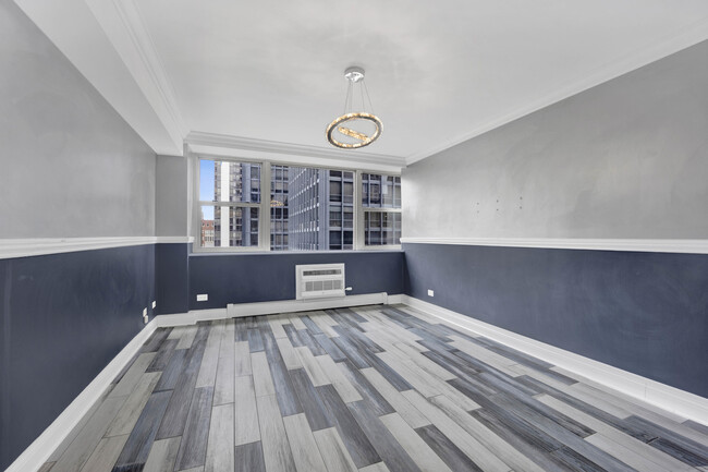 Building Photo - 253 E Delaware Pl