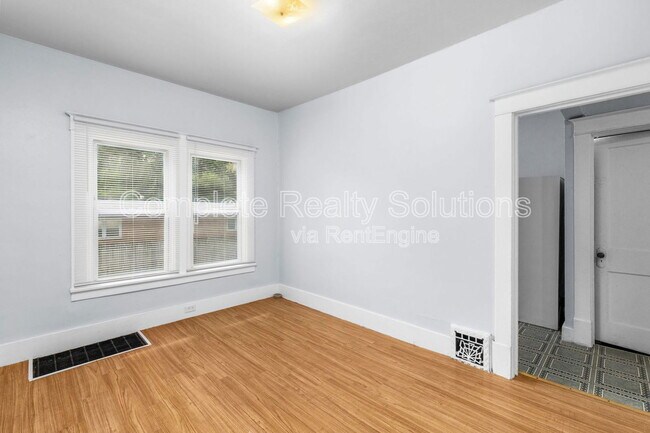 Building Photo - 8896 Alva Ave
