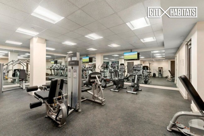 Building Photo - Sienna37