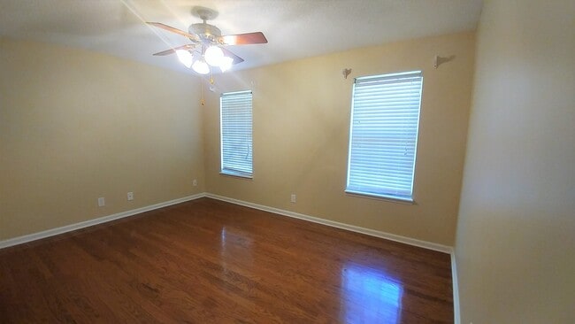 Building Photo - Large Executive Beauclerc Pool Home