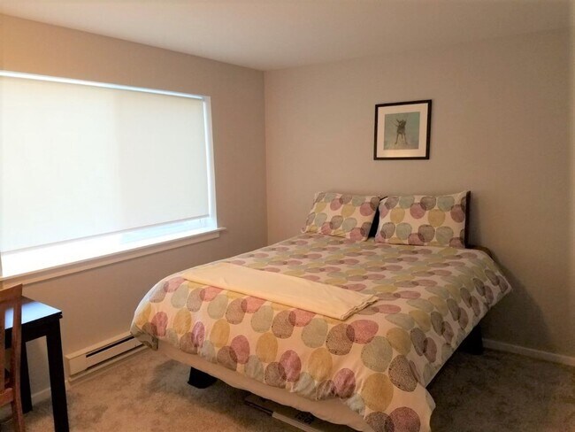 Building Photo - 3 Bedroom Mill Creek Condo!